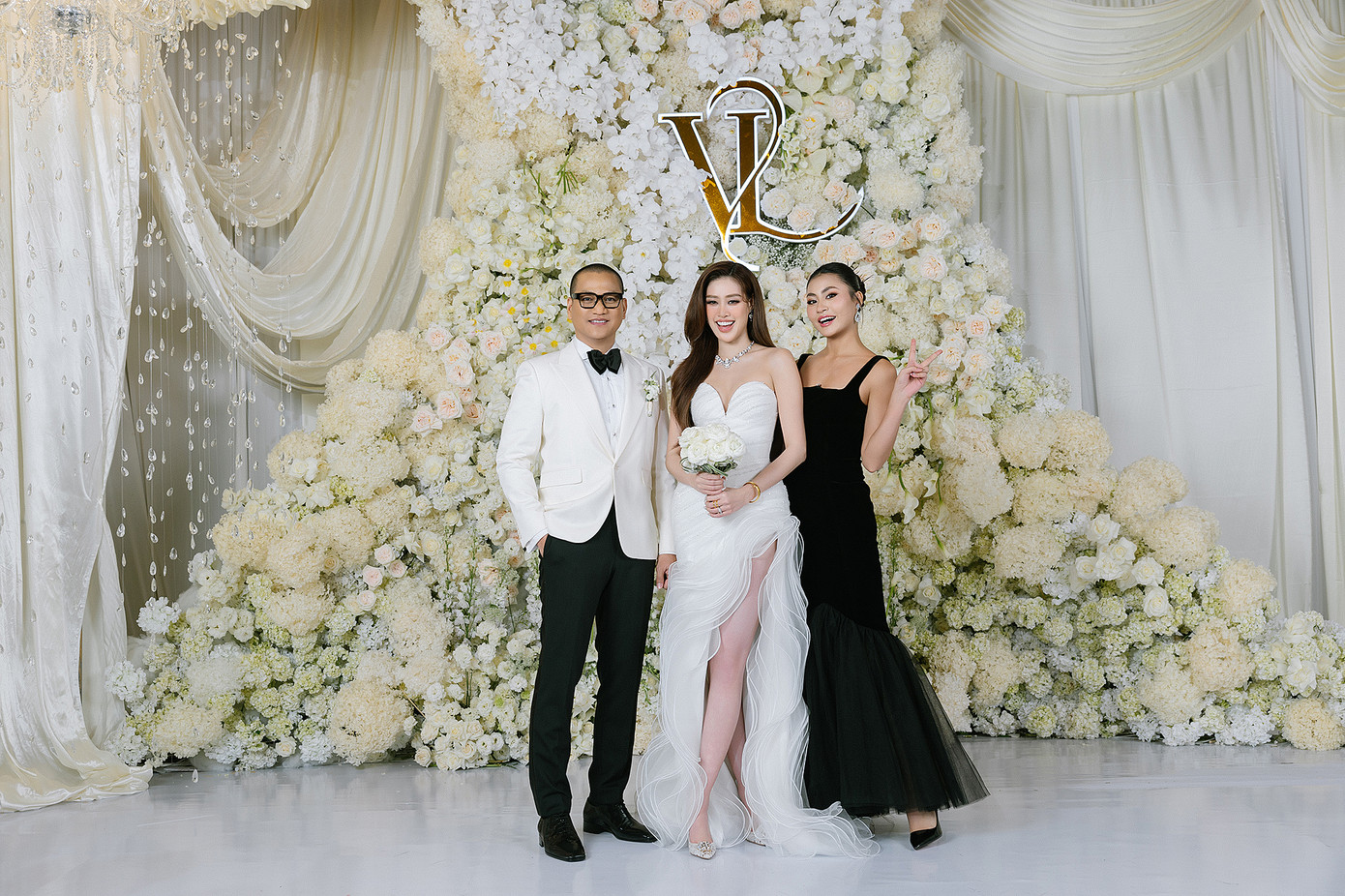 Nhiều hoa hậu, á hậu dự tiệc cưới Khánh Vân.