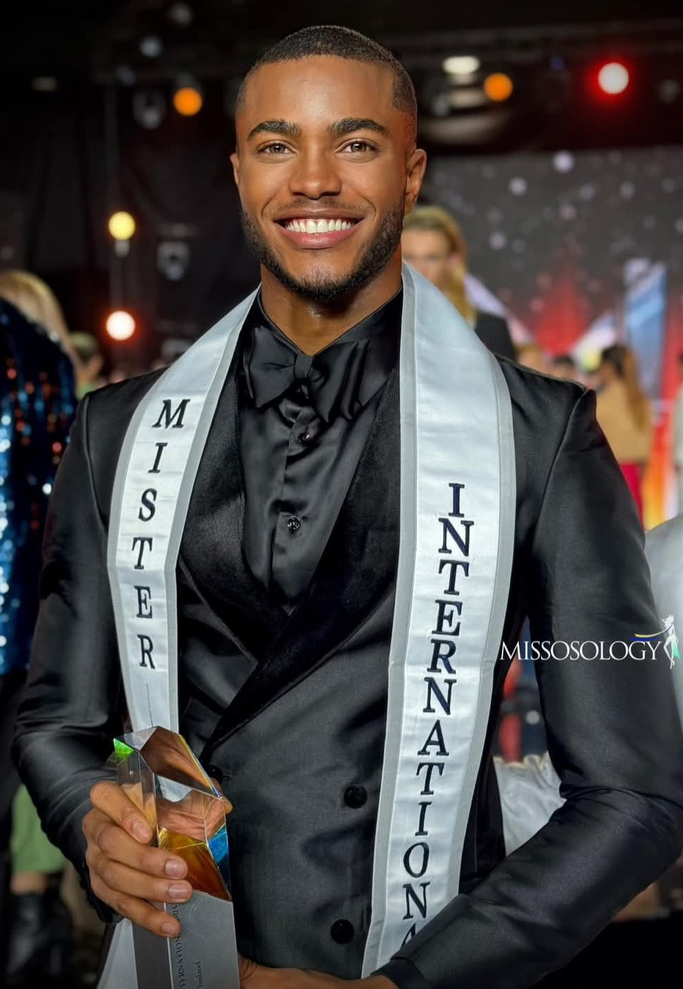Đại diện Nigeria đăng quang Mister International - Nam vương Quốc tế 2024.