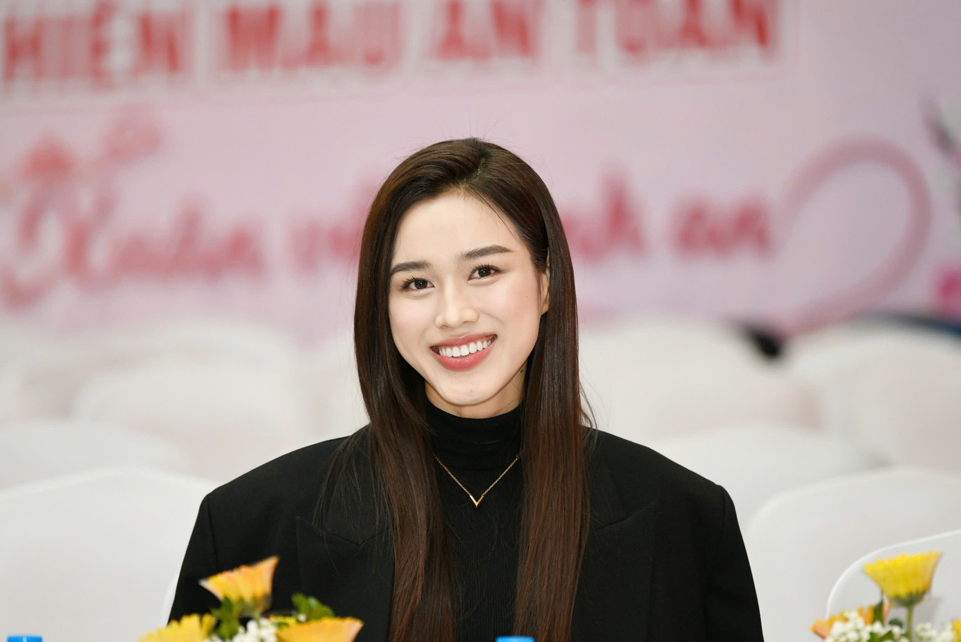 Gần đây nhất, cô khai trương căn nhà tình nghĩa cho người nghèo tại chính quê hương Hậu Lộc, Thanh Hóa của mình.