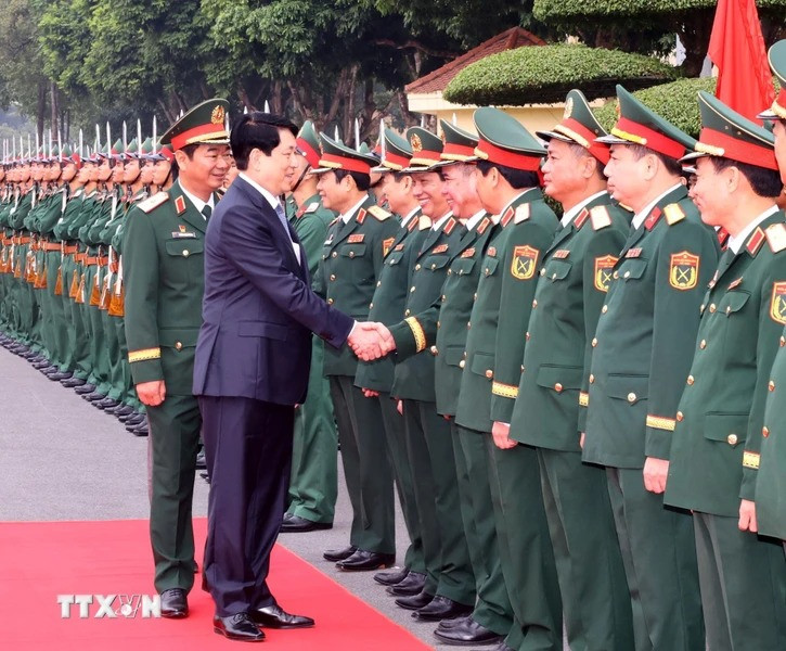 Chủ tịch nước Lương Cường với lãnh đạo, cán bộ Quân đoàn 12. (Ảnh: Lâm Khánh TTXVN) Chủ tịch nước Lương Cường với lãnh đạo, cán bộ Quân đoàn 12. (Ảnh: Lâm Khánh TTXVN)