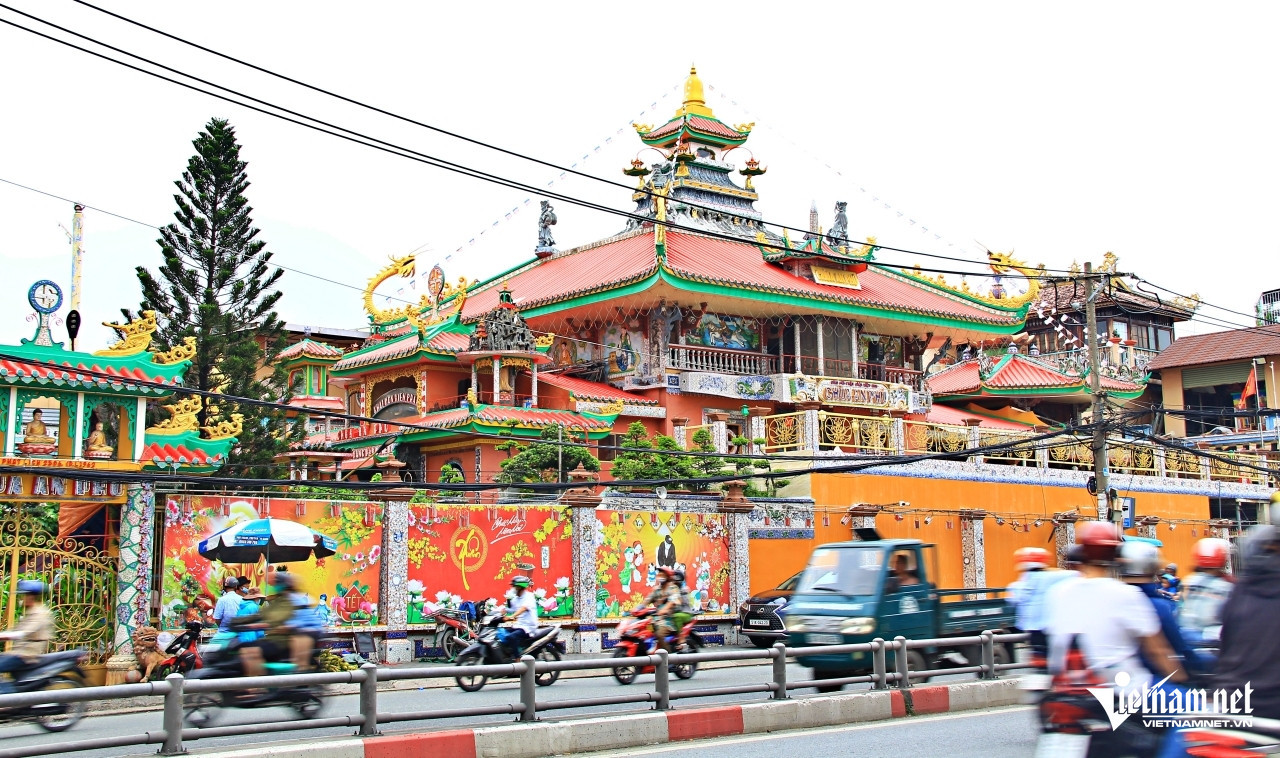 Chùa An Phú là một trong những ngôi cổ tự có kiến trúc độc đáo, đẹp mắt tại TPHCM. Ảnh: Hà Nguyễn