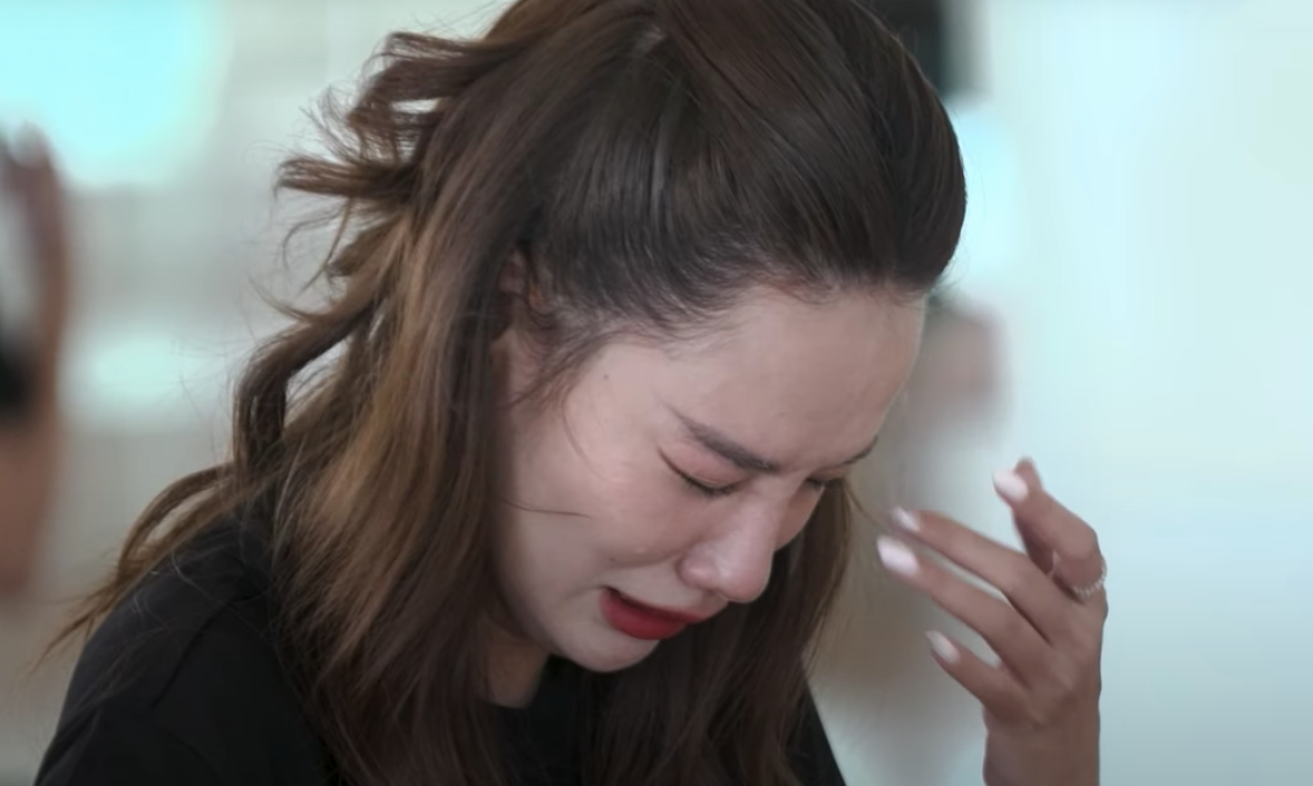 Người đẹp bật khóc khi gặp chấn thương.