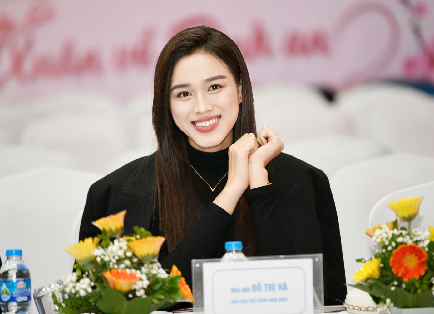 Kể từ khi đăng quang Hoa hậu Việt Nam 2020, Đỗ Thị Hà tích cực tham gia các hoạt động từ thiện, xã hội. Cô tham gia cùng báo Tiền Phong trong nhiều sự kiện xã hội lớn. Bản thân người đẹp cũng có nhiều dự án từ thiện riêng, như xây nhà ở xã hội cho người nghèo.