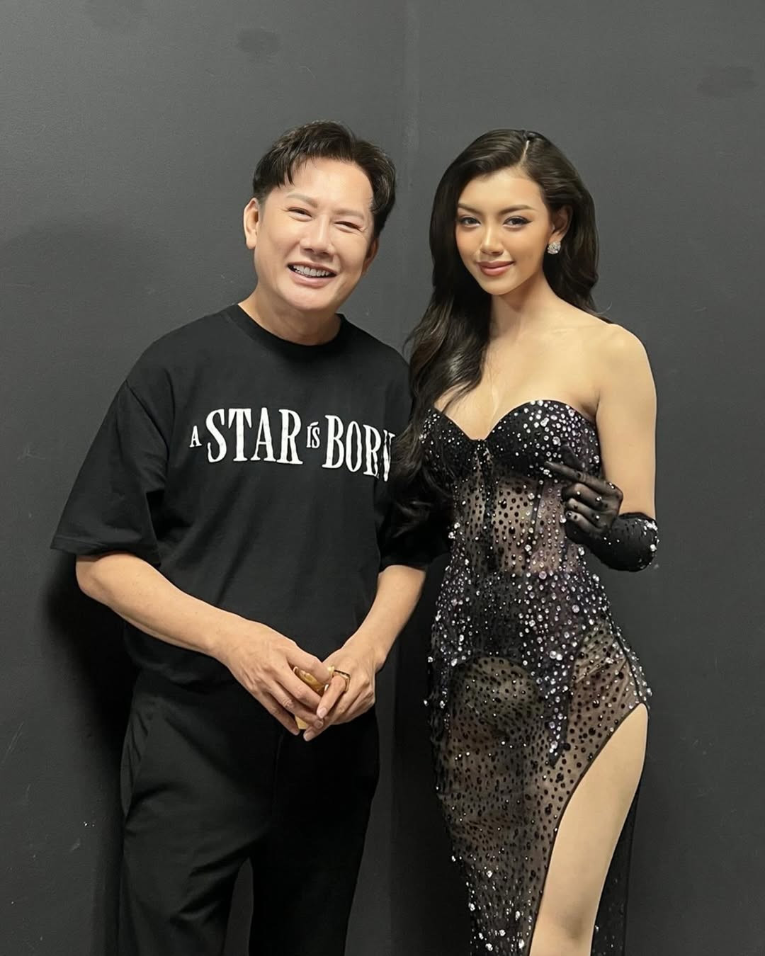 Thae Su Nyein và ông Nawat - Chủ tịch Miss Grand International và bà Teresa - Phó Chủ tịch.