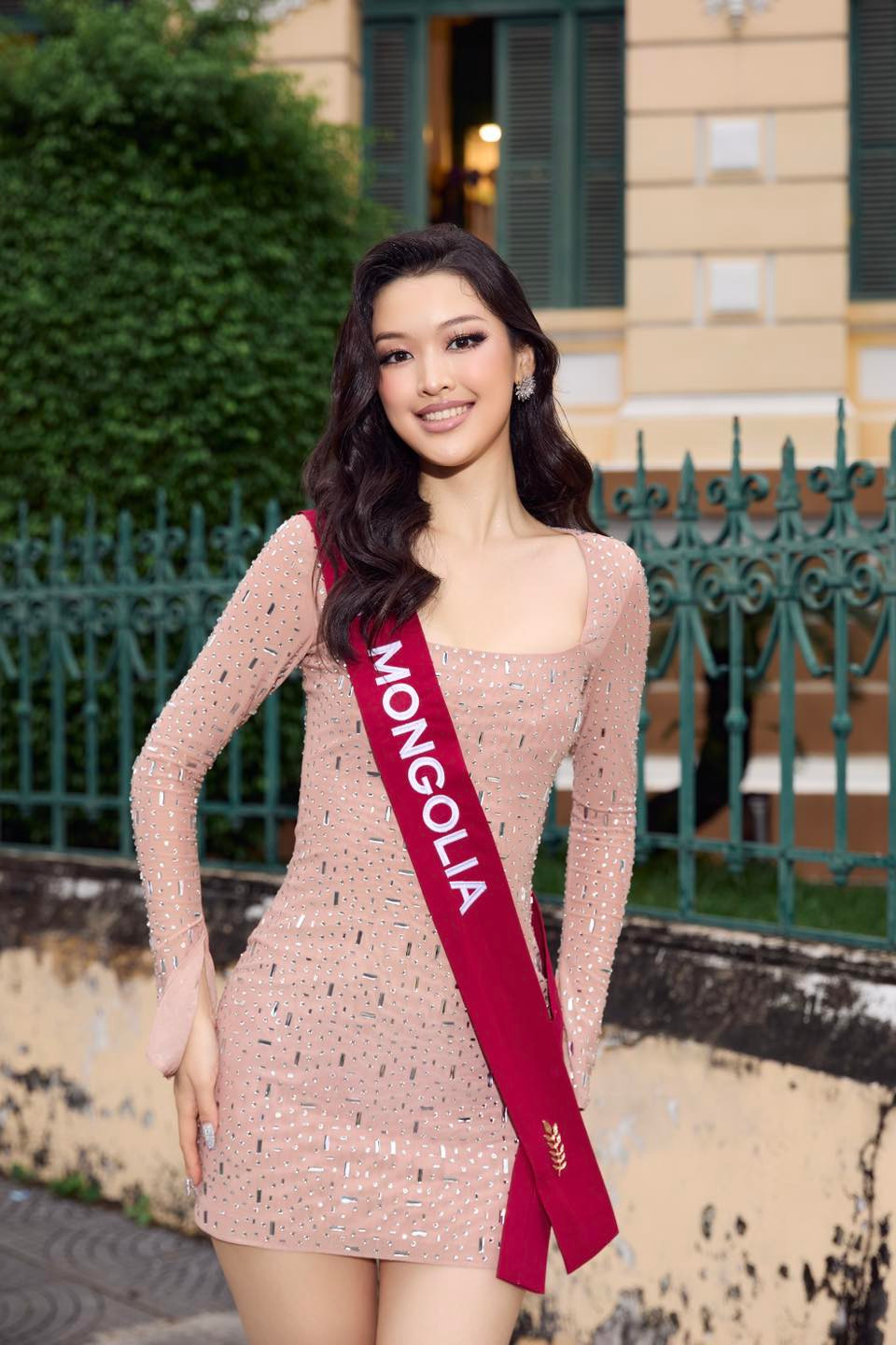 Các người đẹp Brazil, Malaysia, Australia, Mông Cổ khoe sắc trước ống kính. Các người đẹp Brazil, Malaysia, Australia, Mông Cổ khoe sắc trước ống kính.