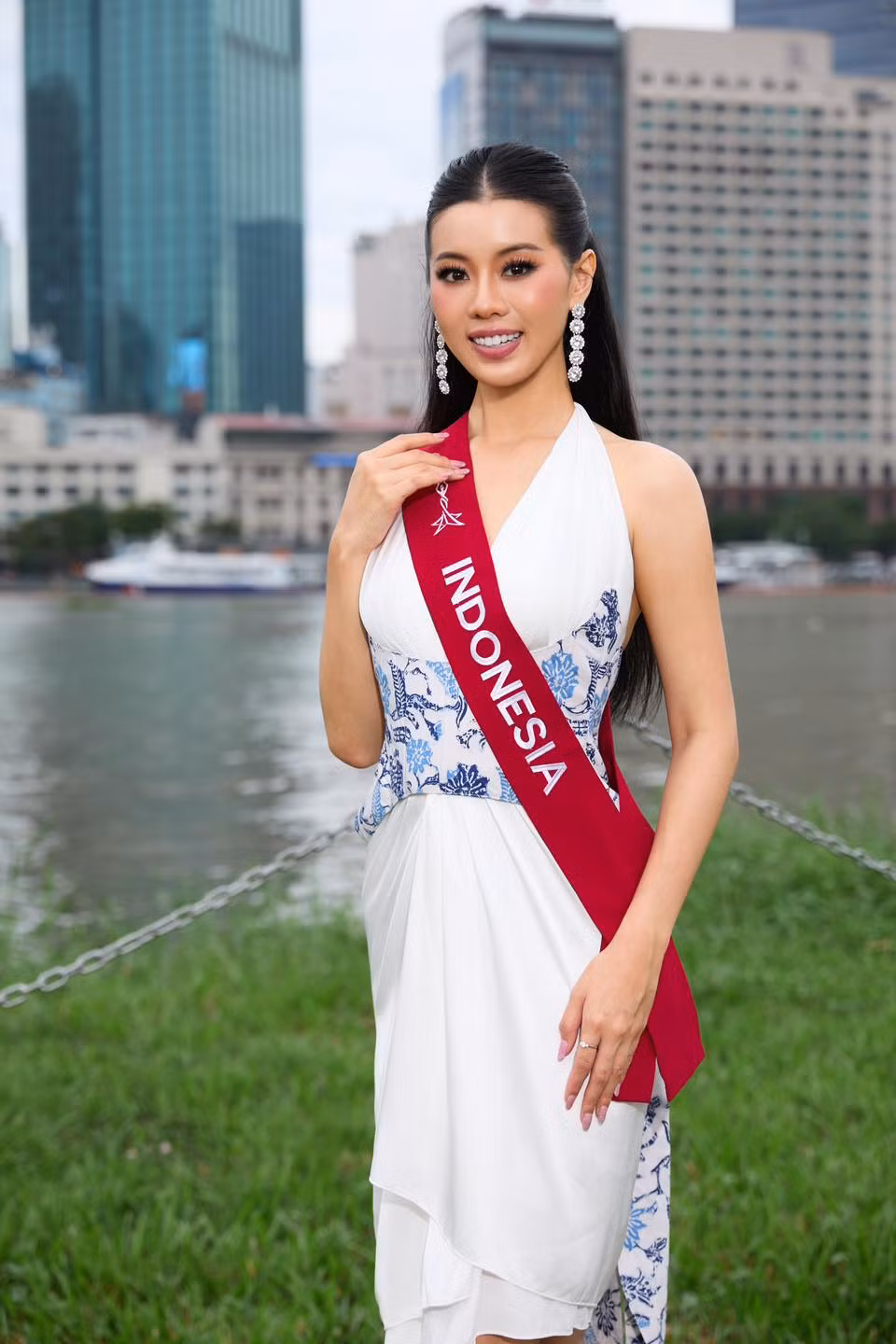 Sau mùa giải đầu tiên gây tiếng vang, các fan sắc đẹp kỳ vọng Miss Charm 2024 thu hút được nhiều thí sinh hơn. Tuy nhiên, việc cuộc thi có ít thí sinh khiến nhiều người thất vọng. Đương kim hoa hậu là người đẹp Brazil - Luma Russo. Sau mùa giải đầu tiên gây tiếng vang, các fan sắc đẹp kỳ vọng Miss Charm 2024 thu hút được nhiều thí sinh hơn. Tuy nhiên, việc cuộc thi có ít thí sinh khiến nhiều người thất vọng. Đương kim hoa hậu là người đẹp Brazil - Luma Russo.