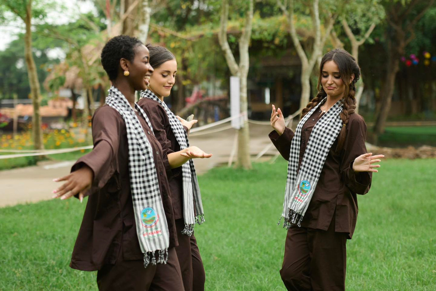 Trên trang cá nhân, nhiều thí sinh thích thú chia sẻ lại trải nghiệm đáng nhớ ở Cần Thơ, Việt Nam.