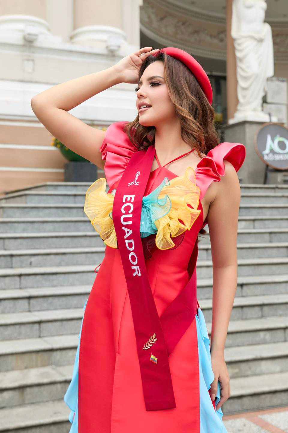 Dàn người đẹp khoe sắc với áo dài trước cổng Nhà hát TPHCM thu hút sự chú ý của khách du lịch. Cuộc thi năm nay có sự tham gia của 36 thí sinh tới từ các quốc gia và vùng lãnh thổ. Dàn người đẹp khoe sắc với áo dài trước cổng Nhà hát TPHCM thu hút sự chú ý của khách du lịch. Cuộc thi năm nay có sự tham gia của 36 thí sinh tới từ các quốc gia và vùng lãnh thổ.