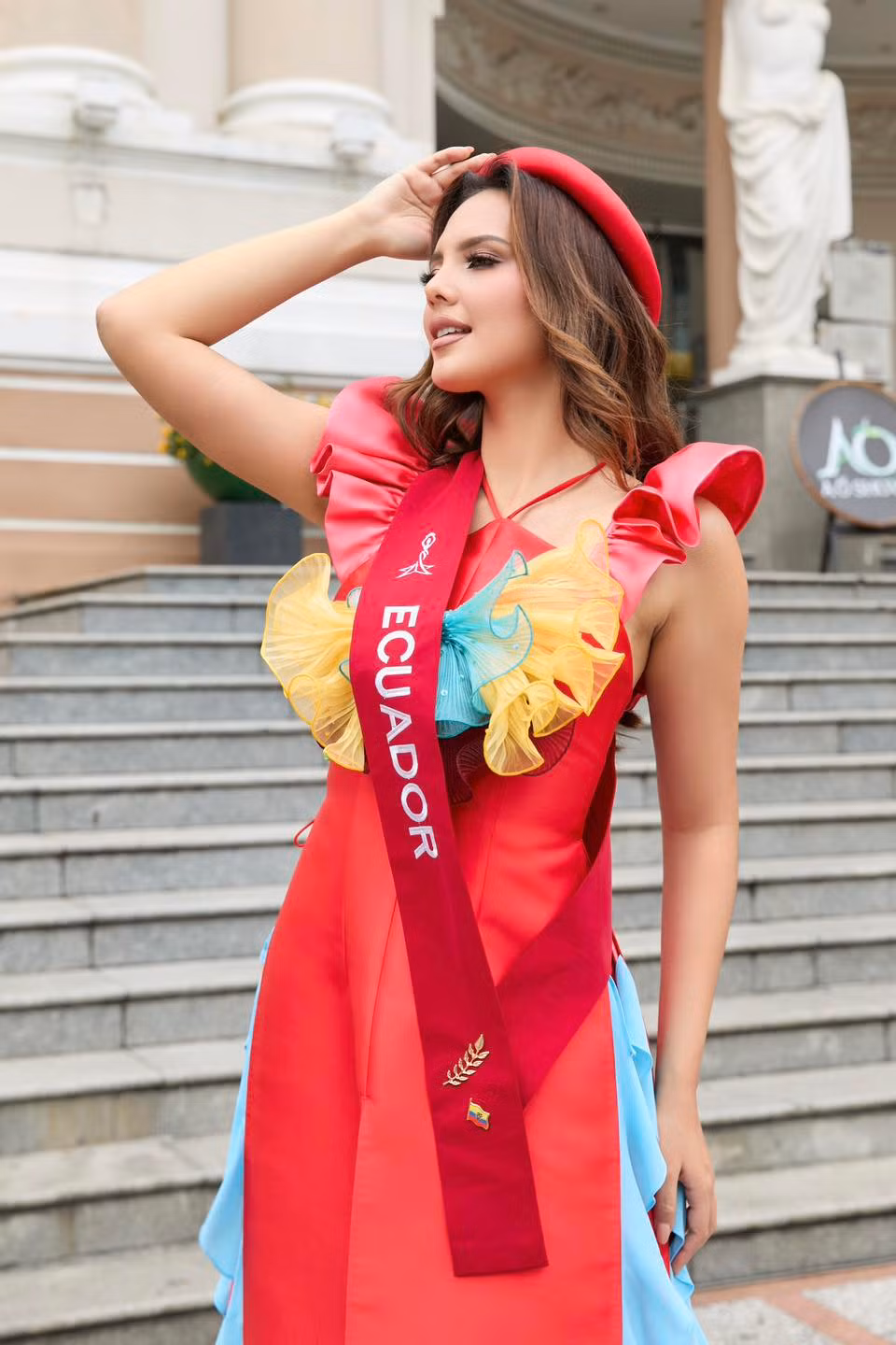 Dàn người đẹp khoe sắc với áo dài trước cổng Nhà hát TPHCM thu hút sự chú ý của khách du lịch. Cuộc thi năm nay có sự tham gia của 36 thí sinh tới từ các quốc gia và vùng lãnh thổ. Dàn người đẹp khoe sắc với áo dài trước cổng Nhà hát TPHCM thu hút sự chú ý của khách du lịch. Cuộc thi năm nay có sự tham gia của 36 thí sinh tới từ các quốc gia và vùng lãnh thổ.