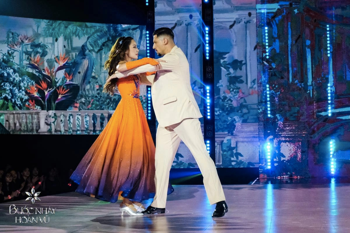 Lê Hoàng Phương và vũ công Kristian Yordanov trong tập 4.