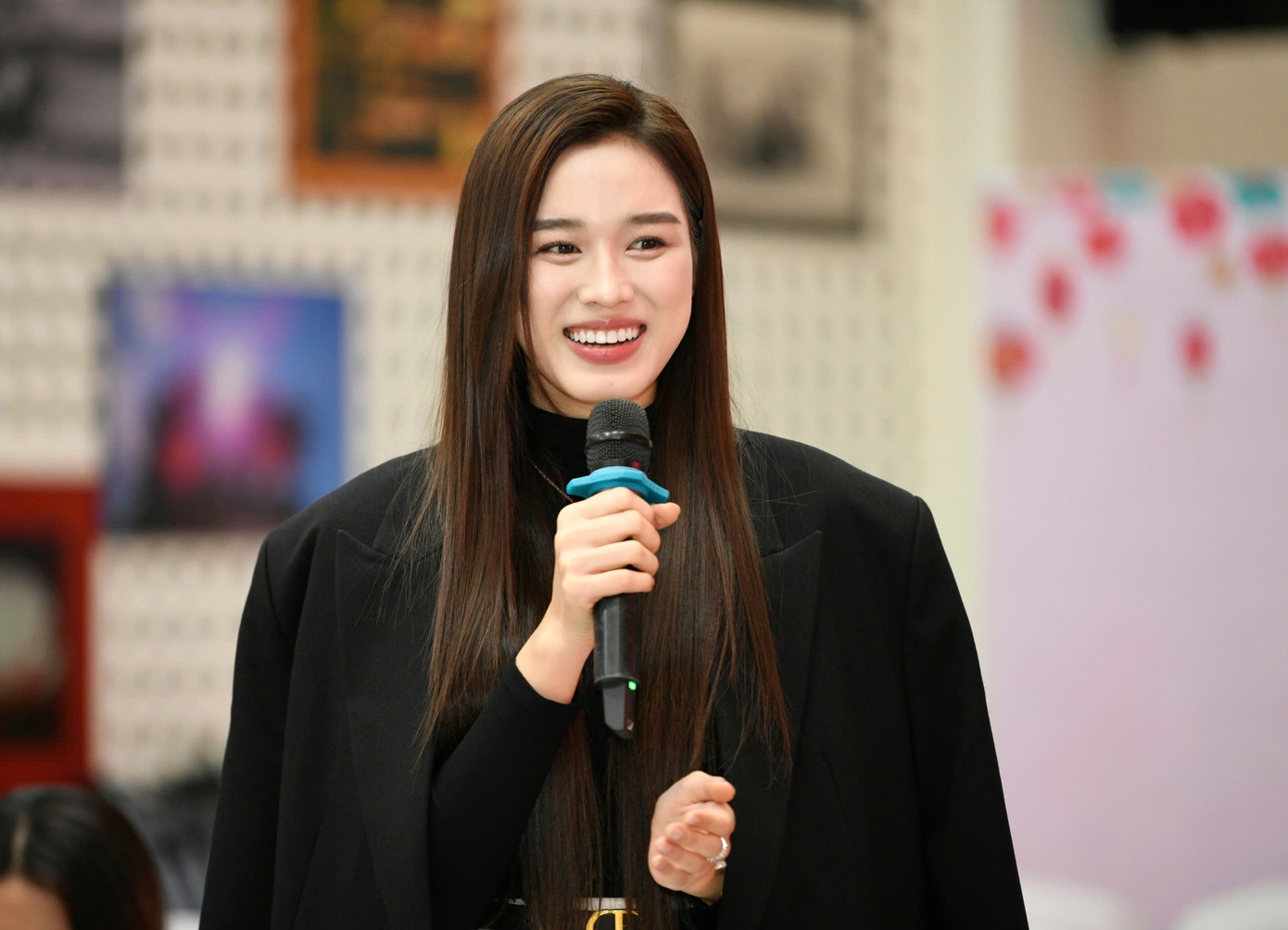 Từ khi còn ngồi trên ghế nhà trường và trước khi đăng quang Hoa hậu Việt Nam 2020, Đỗ Thị Hà đã biết tới Chủ Nhật Đỏ và rất mong muốn được đồng hành cùng chương trình để lan tỏa tới cộng đồng.