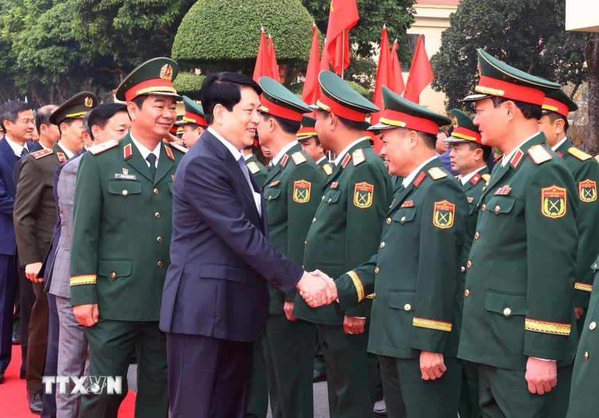 Chủ tịch nước Lương Cường với lãnh đạo, cán bộ Quân đoàn 12. (Ảnh: Lâm Khánh TTXVN) Chủ tịch nước Lương Cường với lãnh đạo, cán bộ Quân đoàn 12. (Ảnh: Lâm Khánh TTXVN)