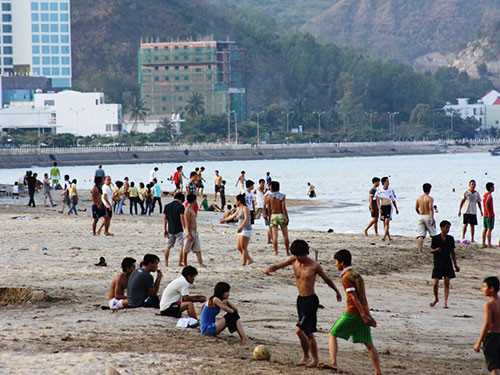Bãi tắm phía Bắc Nha Trang, nơi thường xuất hiện dòng Rip. Bãi tắm phía Bắc Nha Trang, nơi thường xuất hiện dòng Rip