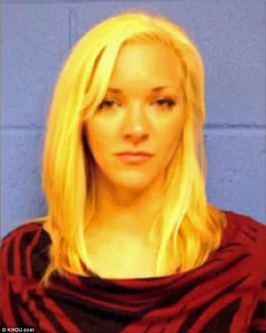 Chàng trai 19 tuổi bị 4 phụ nữ to béo hiếp dâm. Chàng trai 19 tuổi bị 4 phụ nữ to béo hiếp dâm