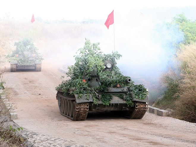 Trung đội tăng vượt cửa mở chuẩn bị đánh chiếm mục tiêu địch Trung đội tăng vượt cửa mở chuẩn bị đánh chiếm mục tiêu địch Bài viết: http://news.zing.vn/Xe-tang-truc-thang-Binh-doan-Cuu-Long-dien-tap-ban-dan-that-post380907.html Nguồn Zing News