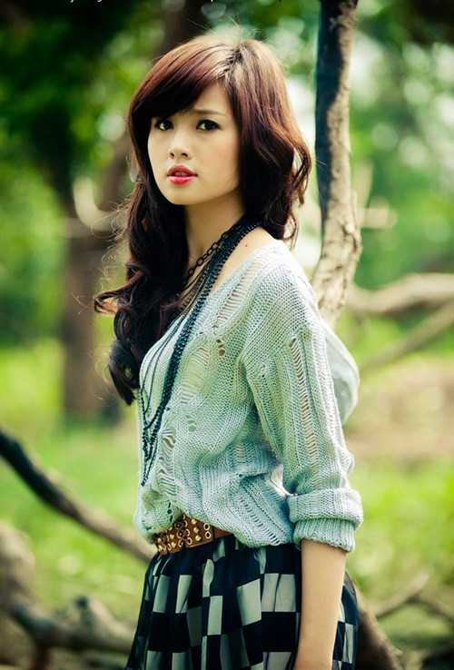  Không chỉ xinh đẹp, hot girl Hà Thành còn là Á khôi của cuộc thi Người đẹp Hoa anh đào 2009. Ngoài ra, cô còn thử sức mình với vai trò ca sĩ, MC. Tâm Tít được đánh giá là một trong số những hot girl xinh đẹp nhất làng showbiz