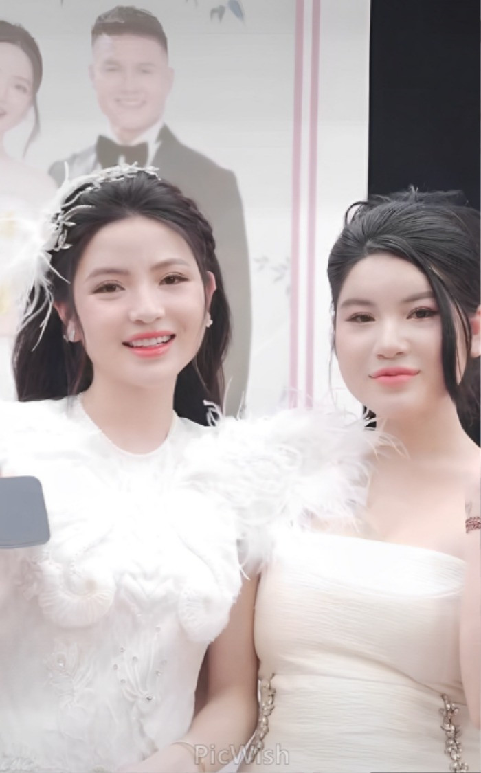 Em gái Chu Thanh Huyền có ngoại hình xinh xắn. Em gái Chu Thanh Huyền có ngoại hình xinh xắn.