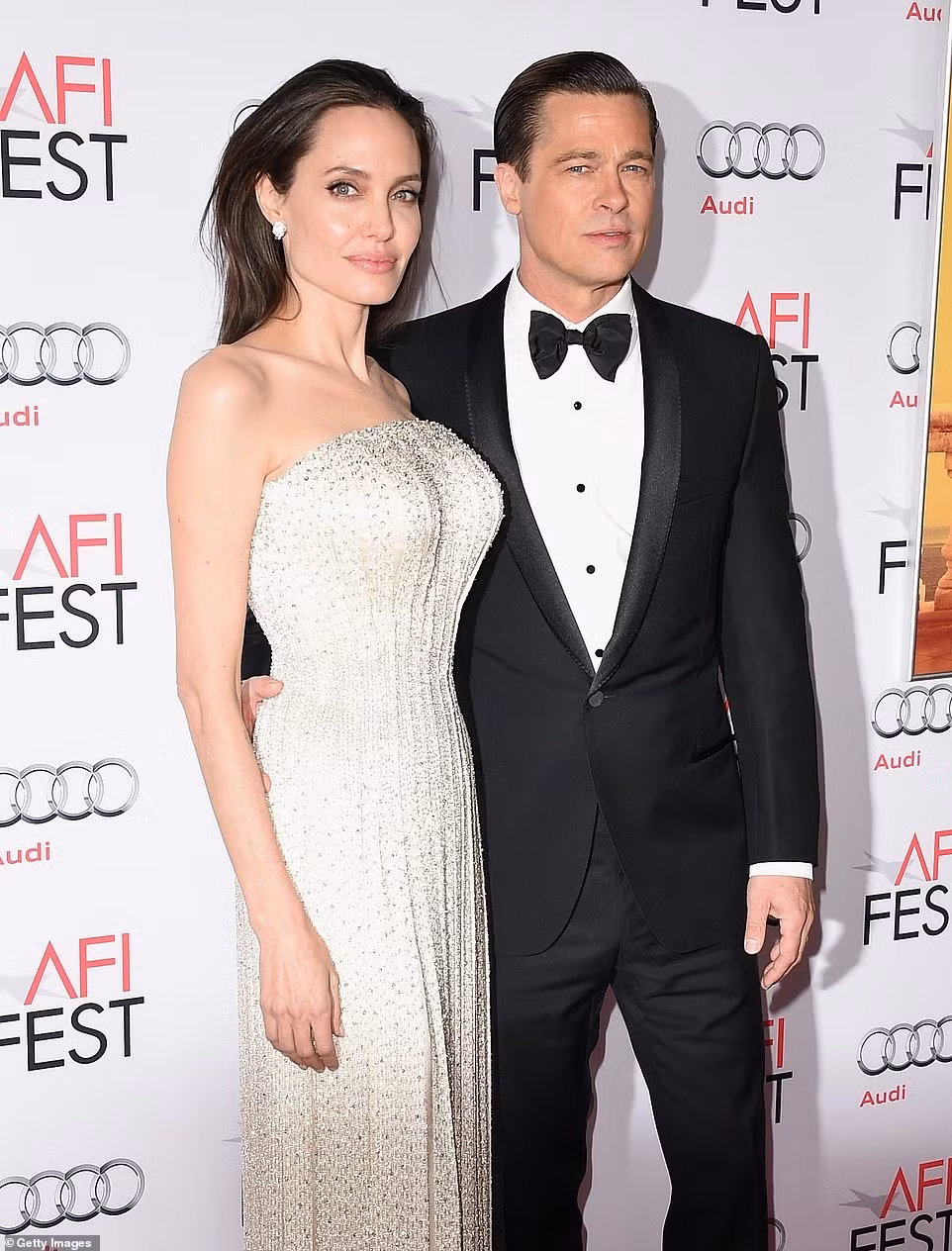 Gần 10 năm trong cuộc chiến ly hôn, Brad Pitt và Angelina Jolie đều có những lý lẽ riêng, không ai rõ thực sự chuyện gì đã xảy ra giữa họ. Ảnh: Getty Images. Gần 10 năm trong cuộc chiến ly hôn, Brad Pitt và Angelina Jolie đều có những lý lẽ riêng, không ai rõ thực sự chuyện gì đã xảy ra giữa họ. Ảnh: Getty Images.