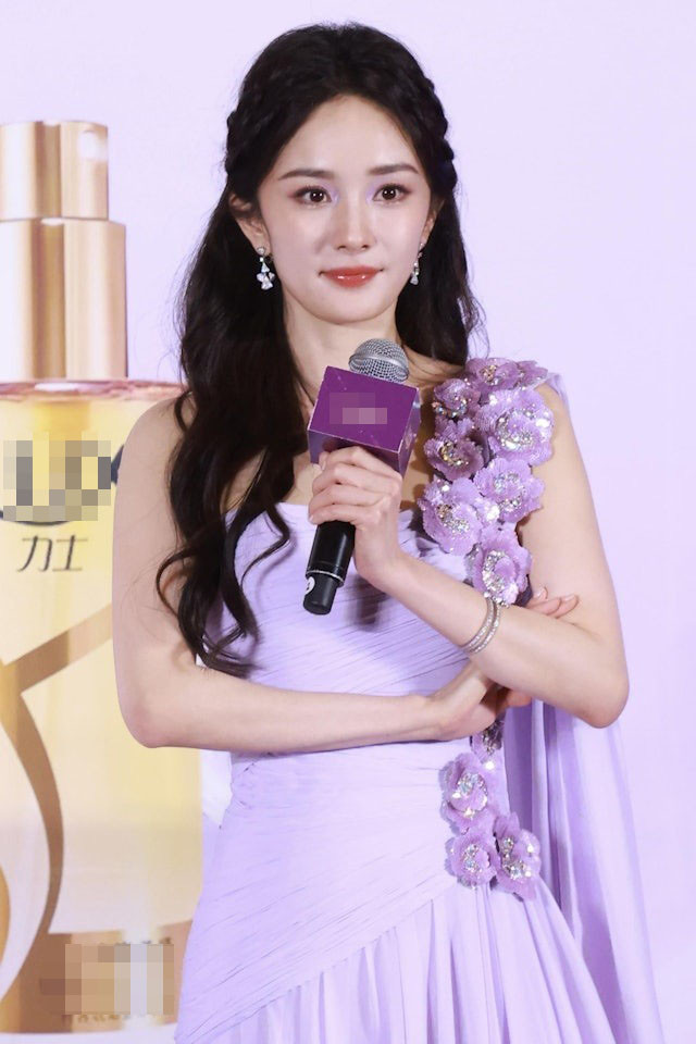 Dương Mịch xinh đẹp trong sự kiện nhãn hàng. Dương Mịch xinh đẹp trong sự kiện nhãn hàng.