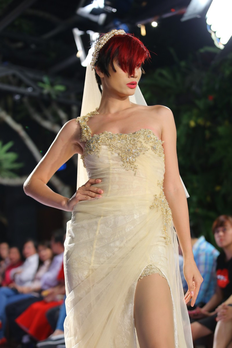 Trang Trần làm cô dâu cá tính và gợi cảm