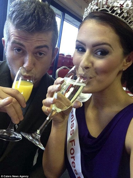 Đang đi thi Hoa hậu, thí sinh bất ngờ được bạn trai… cầu hôn ảnh 6