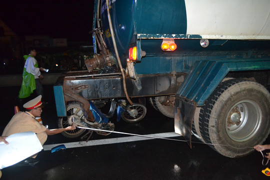 BẢN TIN ATGT: Tài xế đòi đánh người truy đuổi sau khi cán chết nữ sinh ảnh 5