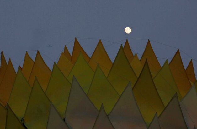 Ánh trăng tròn trong đêm rằm tháng tám