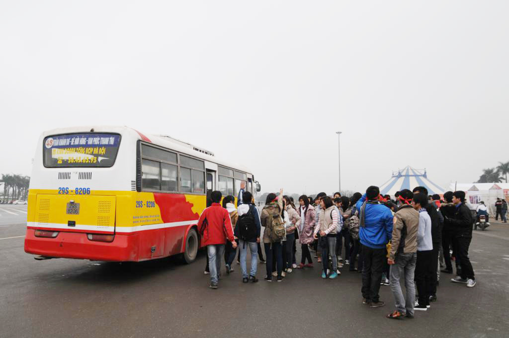 200 chiếc Taxi và 400 lượt xe Bus đưa đón miễn phí người hiến máu tại Lễ hội Xuân hồng 2012