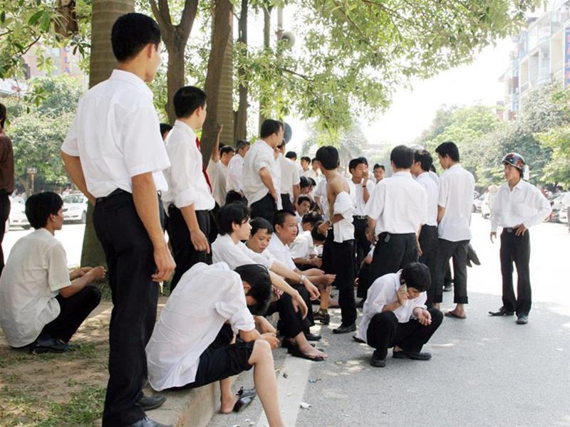 Hàng trăm lái xe đã tụ tập tại văn phòng hãng taxi Sao Sài Gòn tại Hà Nội Ảnh: N.T