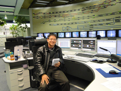 Tác giả tại trung tâm điều hành tàu điện ngầm Dortmund. Tác giả tại trung tâm điều hành tàu điện ngầm Dortmund