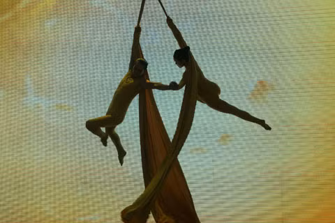 Màn ra mắt dầu động cơ chuyên biệt Mercedes gây tò mò cho quan khách