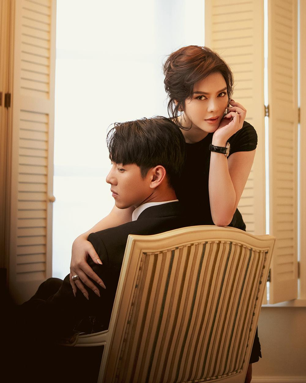 Song Luân luôn thể hiện sự ga lăng, biết cách tôn vinh đàn chị bên cạnh. Còn Lý Nhã Kỳ có một chút bí ẩn đầy quý phái.