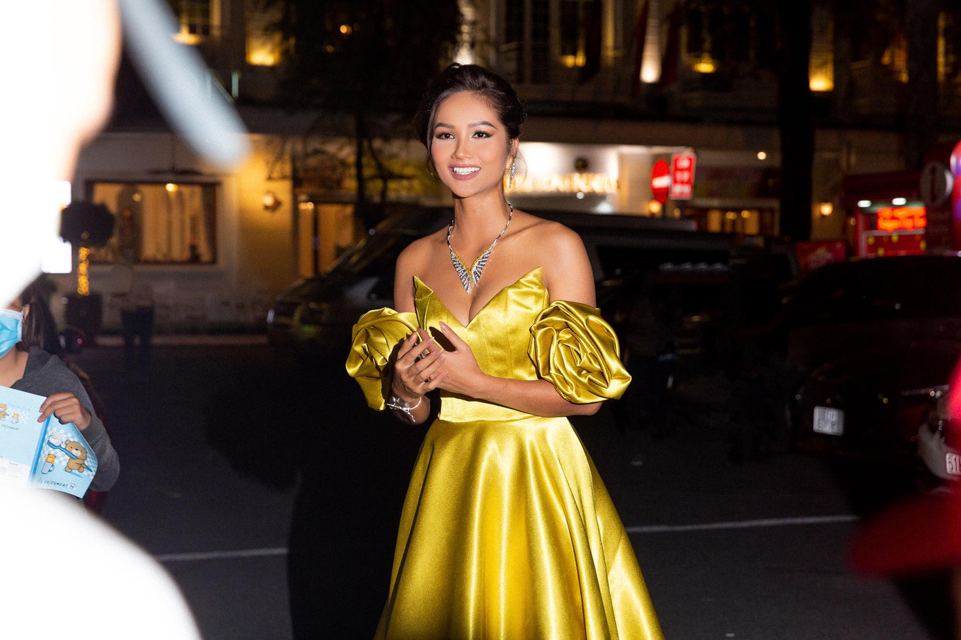 Hoa hậu Hoàn vũ Việt Nam 2017 xinh đẹp lộng lẫy như một nàng công chúa.