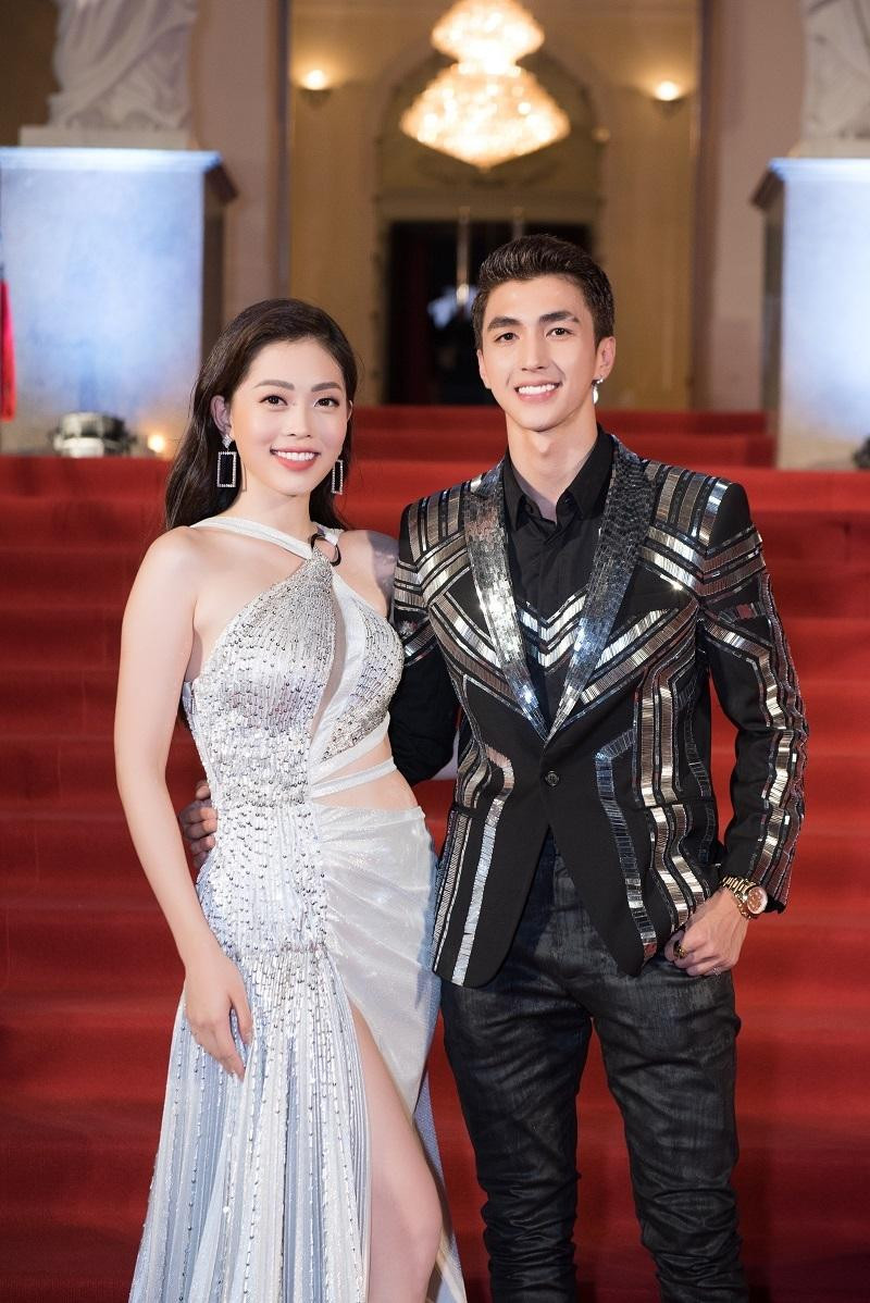 Kể từ sau khi công khai mối quan hệ vào đúng Valentine năm 2019, cặp đôi Phương Nga và Bình An thường xuyên sánh đôi bên nhau trong nhiều sự kiện và trở thành một cặp đôi đẹp của showbiz được công chúng vô cùng ngưỡng mộ.