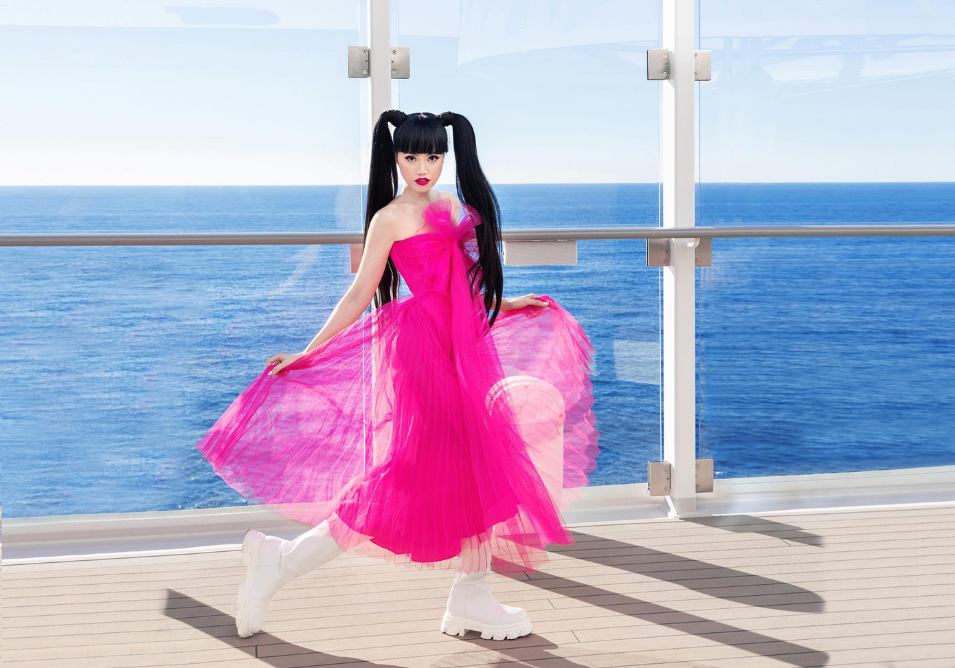 Jessica Minh Anh là siêu mẫu gốc Việt đa tài.