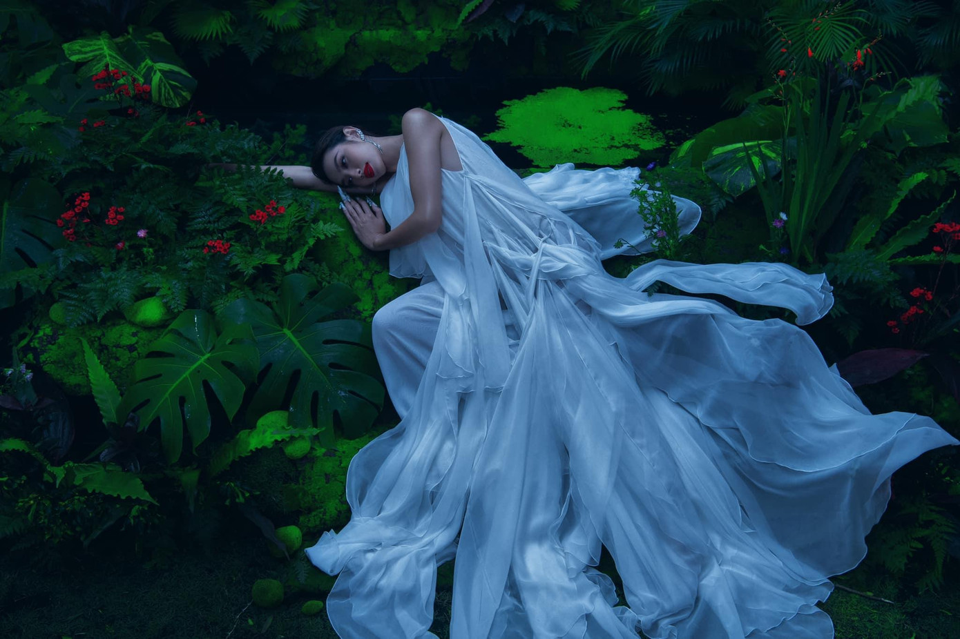 "Những vùng đất mới hứa hẹn sẽ mang đến cho Tiên một hành trình đầy khác lạ. Bằng chính tình cảm của các bạn, hãy giúp nhiệm kỳ của Tiên thêm rực rỡ hơn nữa nhé" - cô cho biết. "Những vùng đất mới hứa hẹn sẽ mang đến cho Tiên một hành trình đầy khác lạ. Bằng chính tình cảm của các bạn, hãy giúp nhiệm kỳ của Tiên thêm rực rỡ hơn nữa nhé" - cô cho biết.