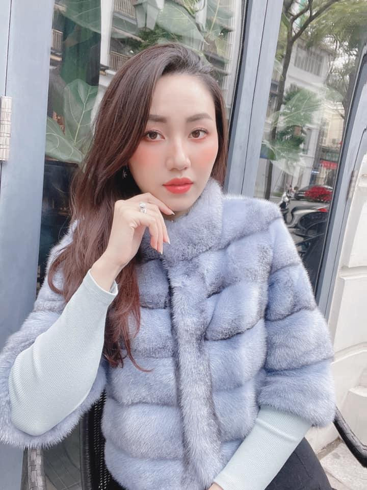 Á hậu Hoàn vũ Ngô Trà My khoe vẻ dịu dàng, nền nã trong ngày đầu năm mới.