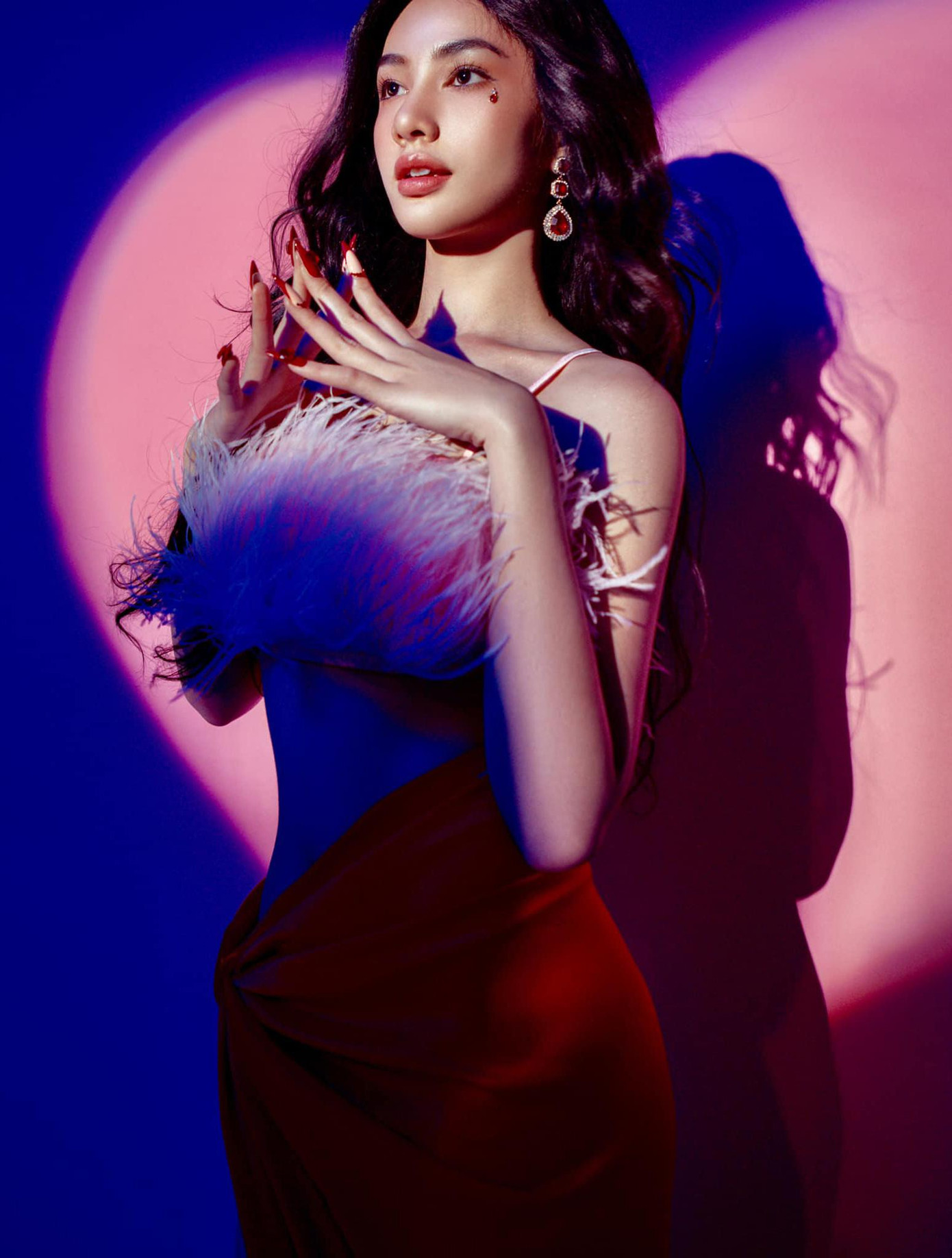 Sau cuộc thi Hoa hậu Việt Nam 2020, tên tuổi của Cẩm Đan vẫn giữ được sức hút. Nhan sắc của người đẹp được đánh giá là ngày càng thăng hạng.