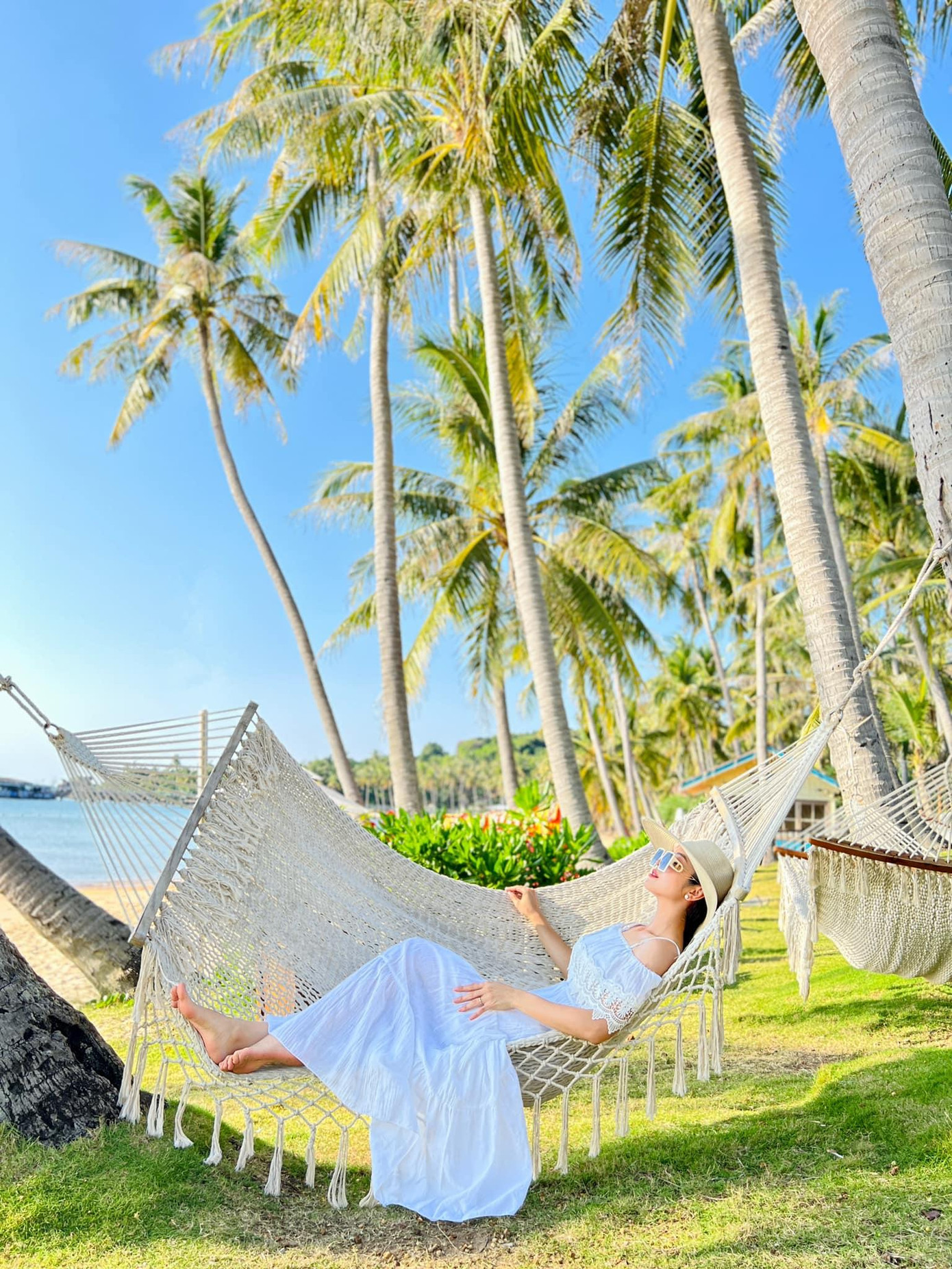 Mặc dù đã trải qua 4 lần sinh nở nhưng người đẹp vẫn có bí quyết để giữ vóc dáng thon gọn, quyến rũ.