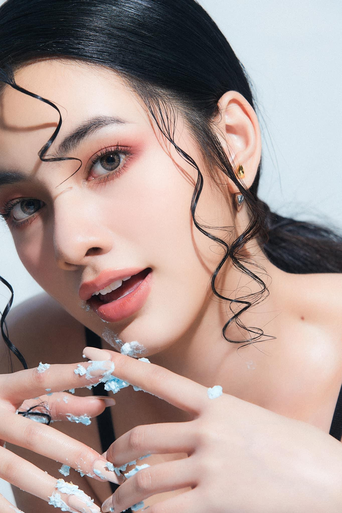 Chính thức bước sang tuổi 20, người đẹp top 15 HHVN 2020 khoe nhan sắc ngày càng xinh đẹp, quyến rũ. Chính thức bước sang tuổi 20, người đẹp top 15 HHVN 2020 khoe nhan sắc ngày càng xinh đẹp, quyến rũ.