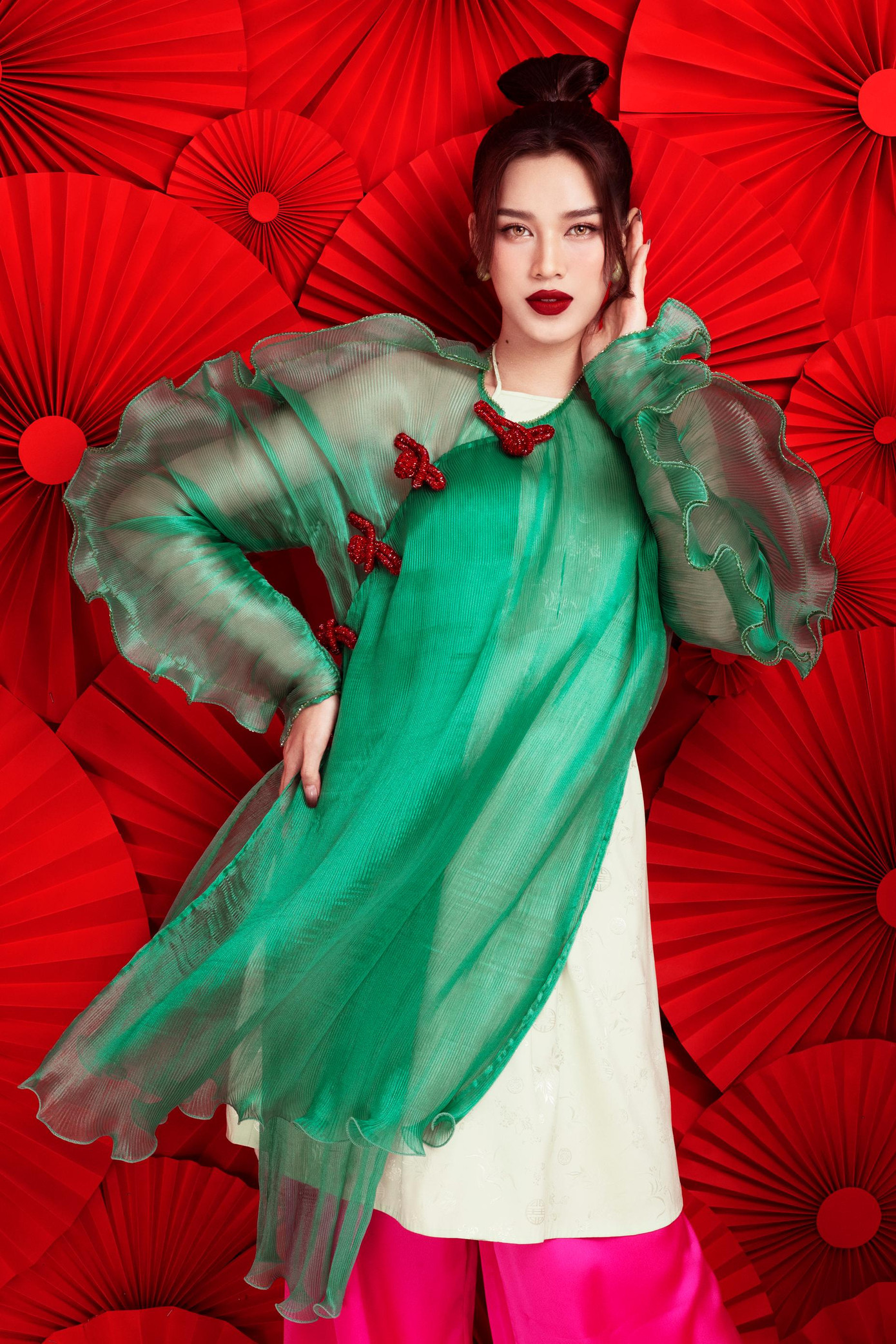 Đỗ Thị Hà đang tích cực chuẩn bị để quay trở lại đêm chung kết Miss World 2021. Với nhan sắc ngày càng 'thăng hạng', các fans đang mong chờ cô sẽ 'làm nên chuyện' vào ngày 16/3 tới.