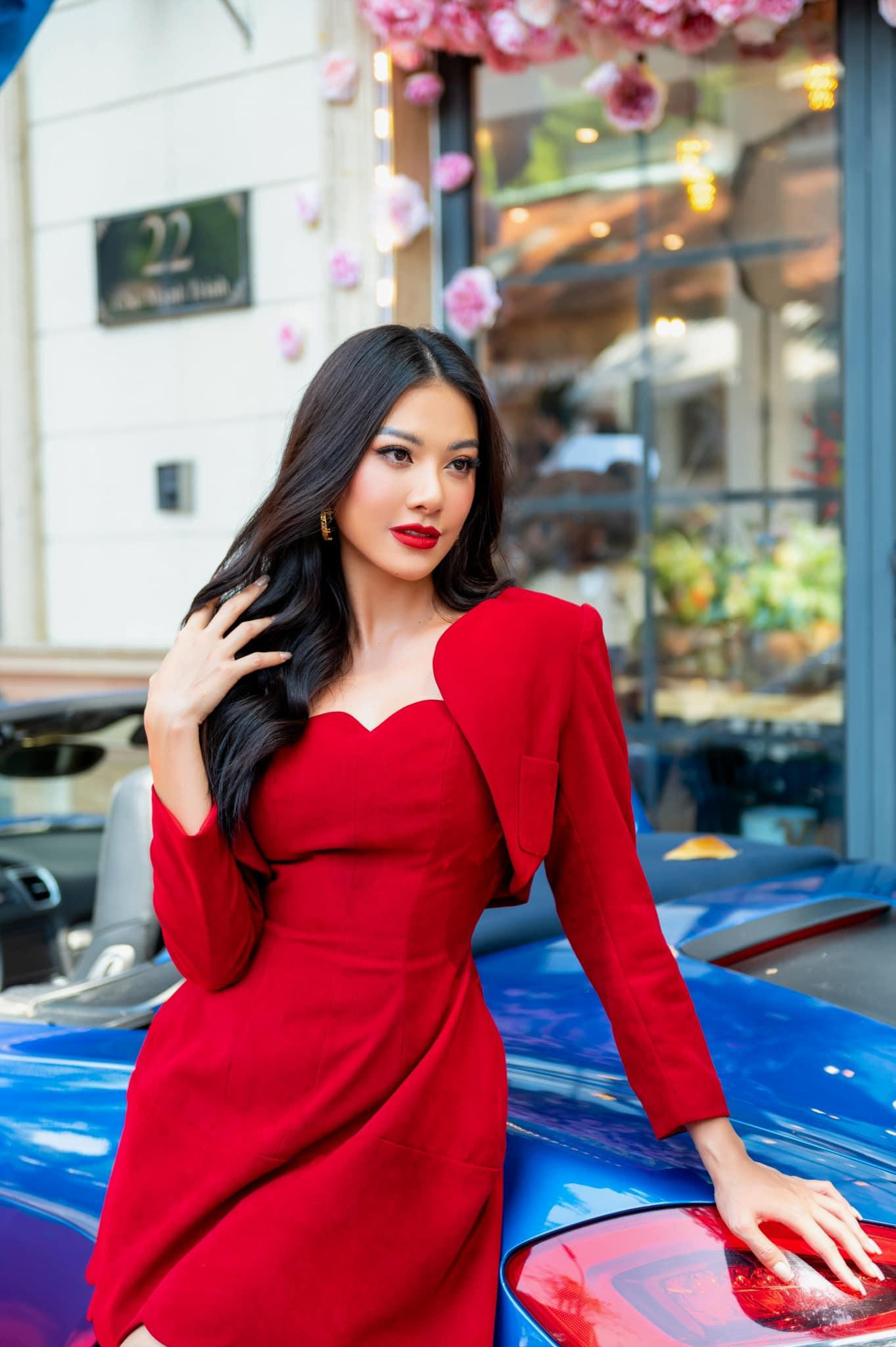 Nhan sắc của Á hậu Hoàn vũ Việt Nam 2019 ngày càng xinh đẹp và quyến rũ.