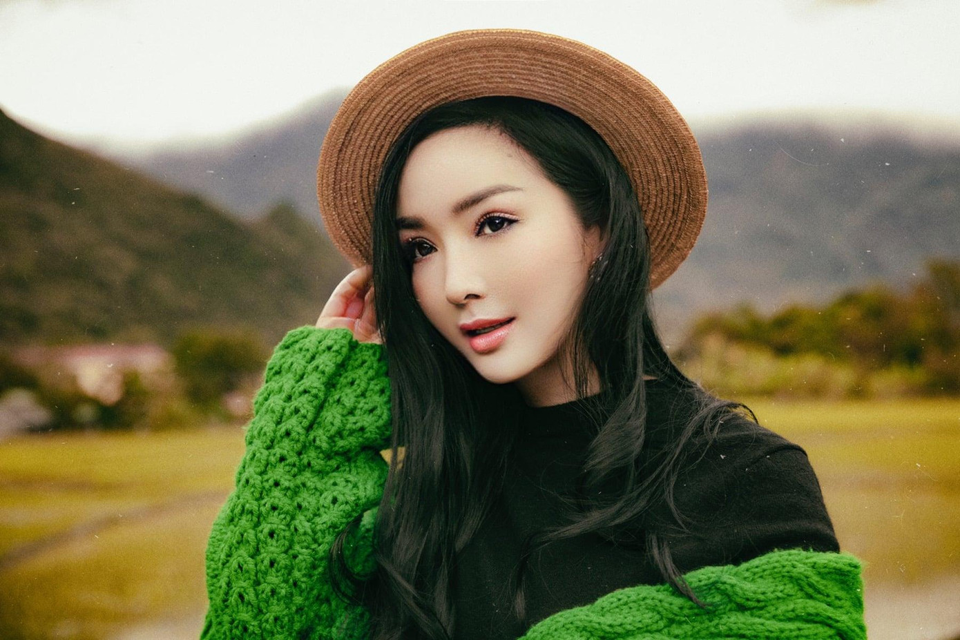 Hoa hậu Đền Hùng Giáng My khoe nhan sắc trẻ trung đến bất ngờ dù đã bước sang tuổi ngũ tuần.