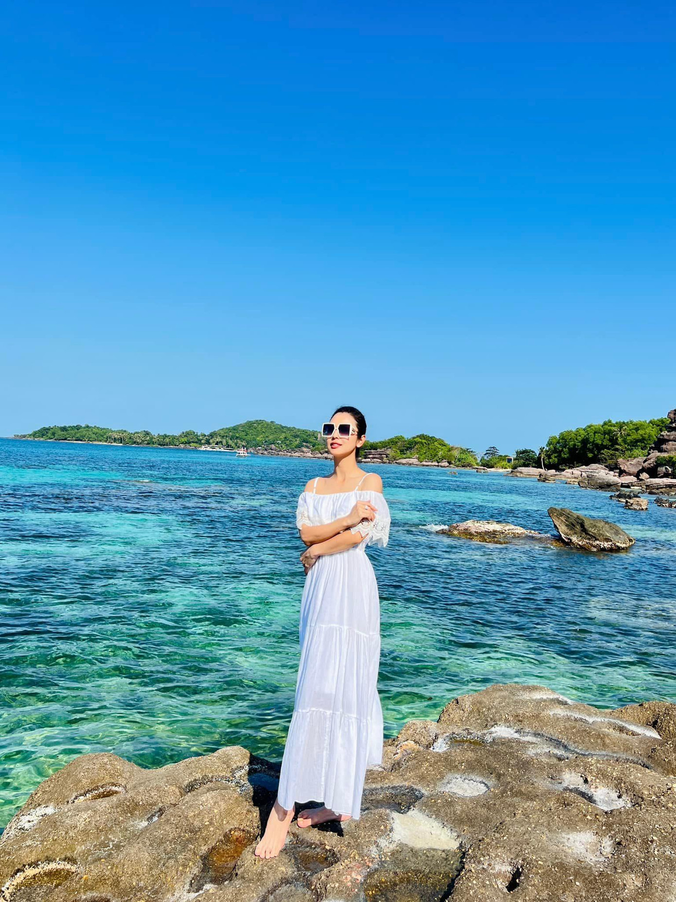 Mặc dù đã 37 tuổi nhưng nhan sắc trẻ trung và quyến rũ của Jennifer Phạm vẫn khiến các đàn em phải trầm trồ.