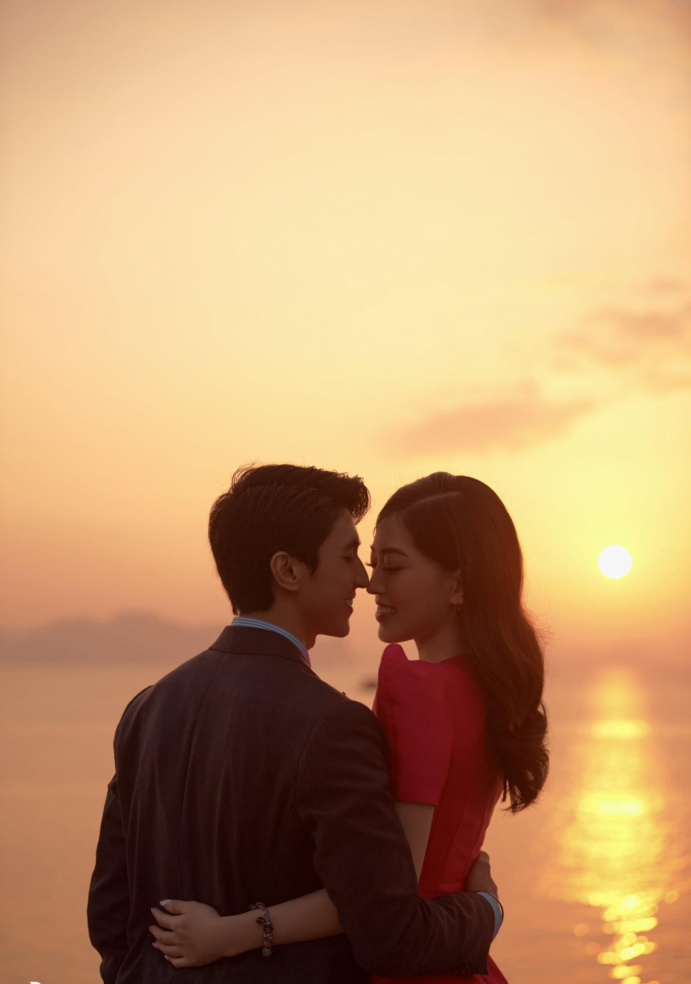 Trong loạt ảnh, Á hậu Phương Nga và Bình An chia sẻ khoảnh khắc tình tứ và lãng mạn dưới hoàng hôn. Trong loạt ảnh, Á hậu Phương Nga và Bình An chia sẻ khoảnh khắc tình tứ và lãng mạn dưới hoàng hôn.