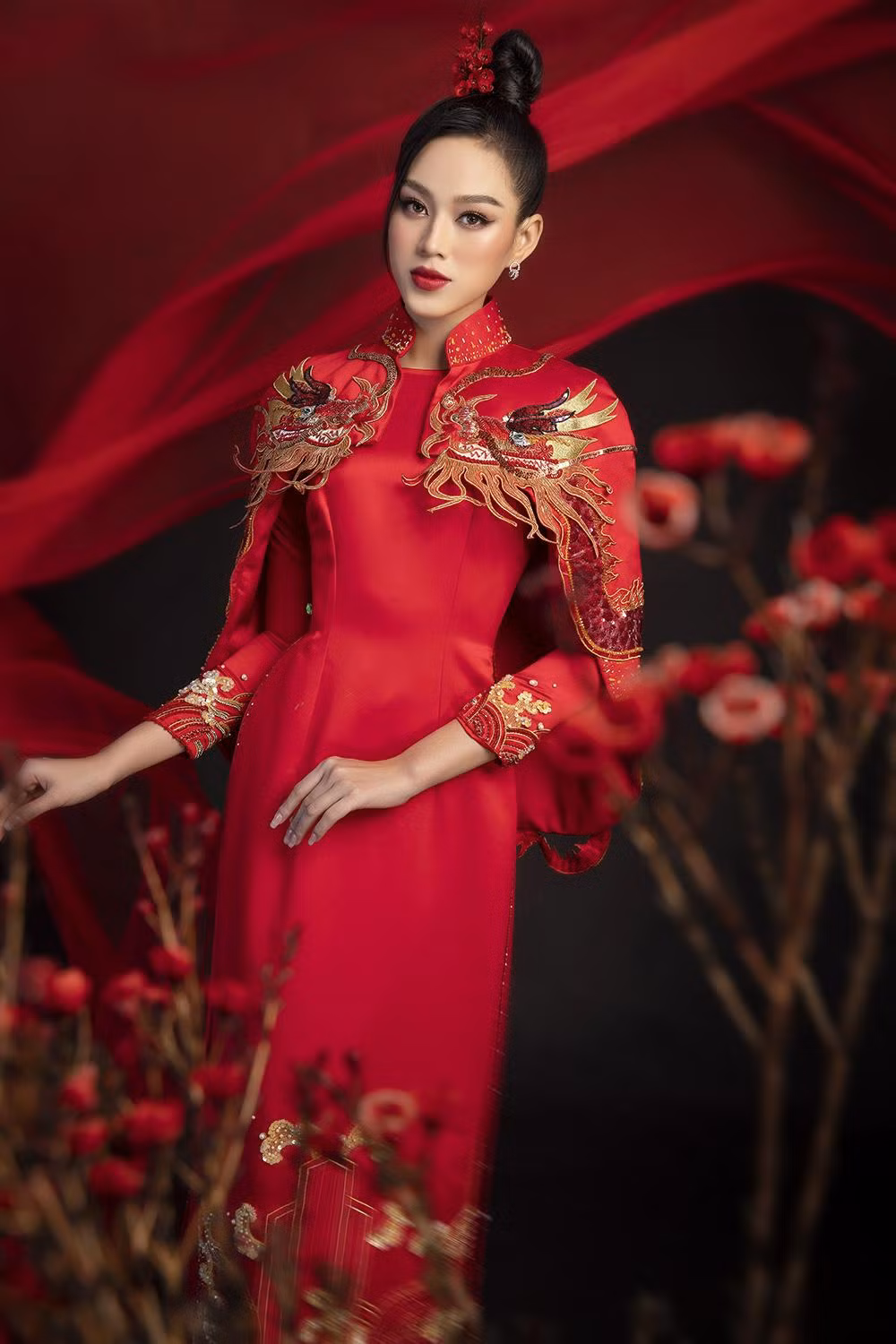 Sở hữu nhan sắc mặn mà và quyến rũ, Đỗ Thị Hà không ít lần hóa thân thành 'mỹ nhân cổ trang' trong những bộ ảnh thời trang.