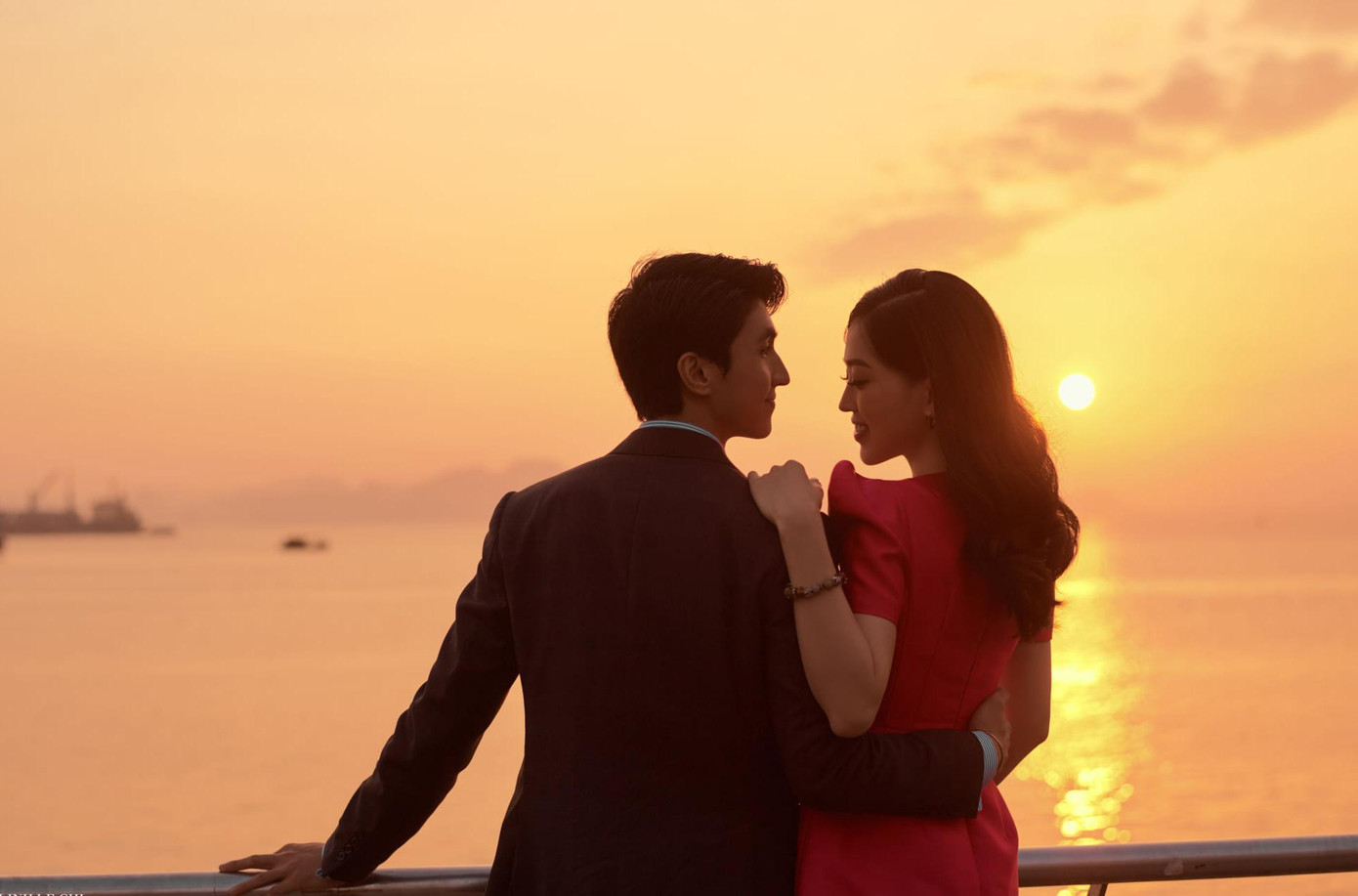 Cư dân mạng cho rằng đây chính là một trong những bộ ảnh cưới mà Phương Nga và Bình An đã chụp để chuẩn bị cho lễ kết hôn sắp tới. Cư dân mạng cho rằng đây chính là một trong những bộ ảnh cưới mà Phương Nga và Bình An đã chụp để chuẩn bị cho lễ kết hôn sắp tới.