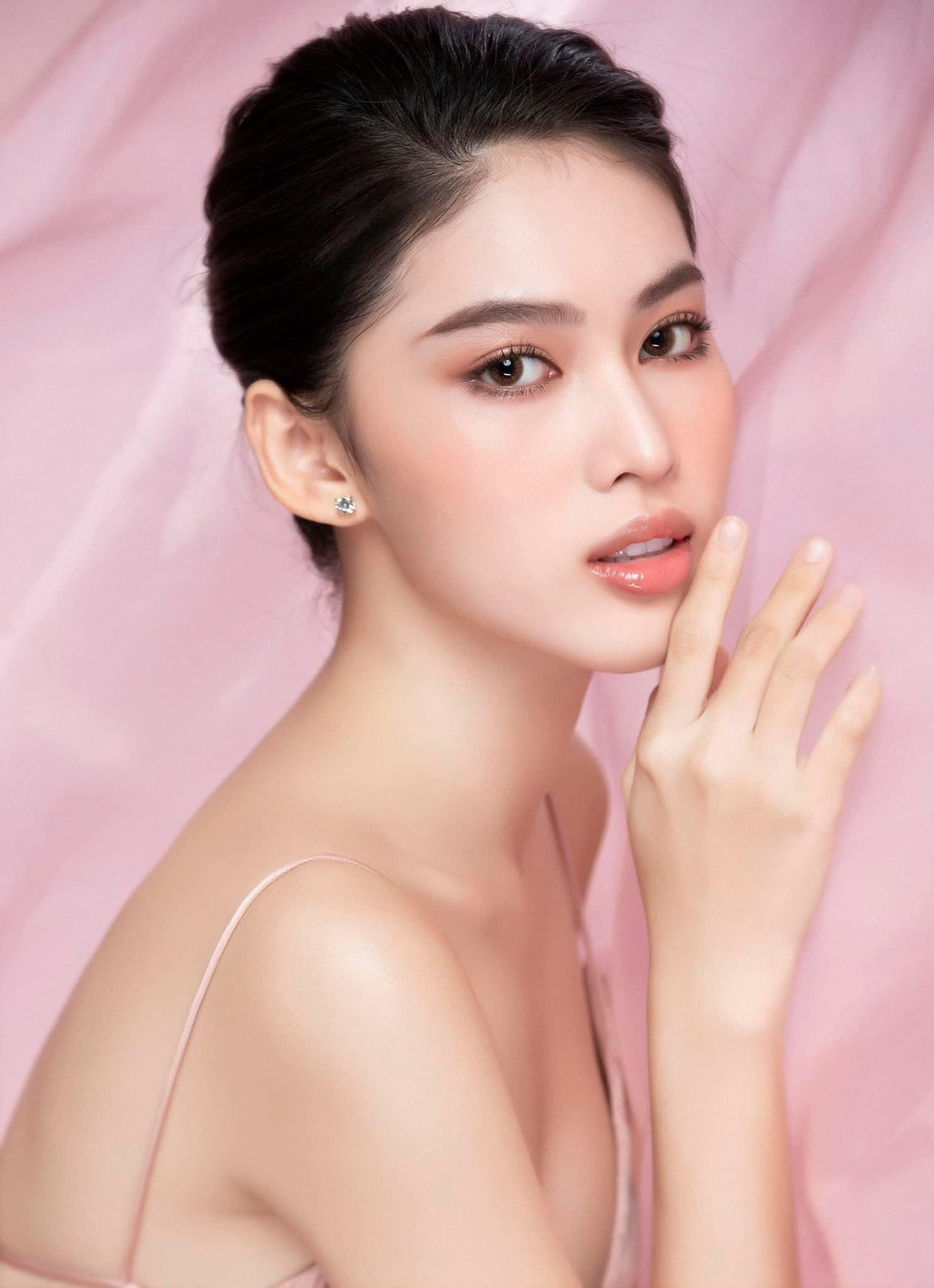 Nhan sắc hoàn hảo đẹp không tì vết của Á hậu Việt Nam 2020 khiến fans trầm trồ. Nhan sắc hoàn hảo đẹp không tì vết của Á hậu Việt Nam 2020 khiến fans trầm trồ.