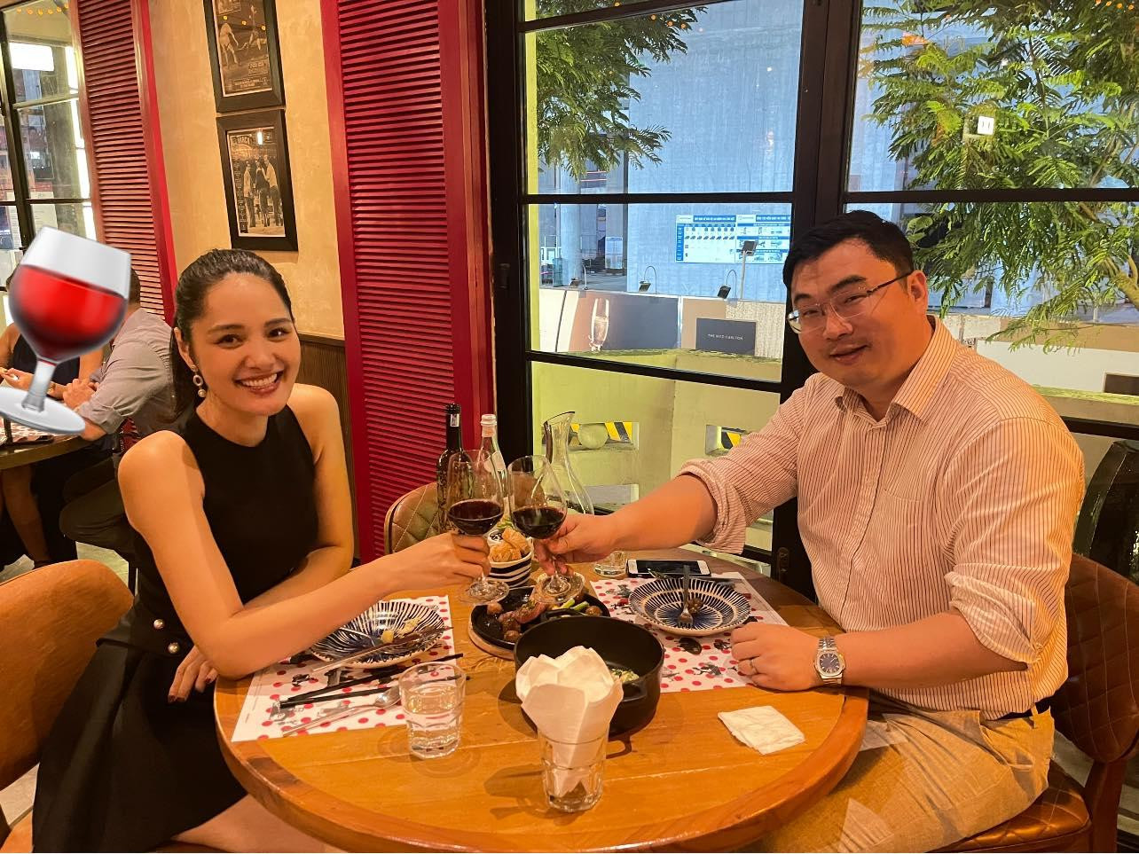 Hoa hậu Hương Giang và ông xã đón một ngày lễ tình nhân ấm áp. Hoa hậu Hương Giang và ông xã đón một ngày lễ tình nhân ấm áp.