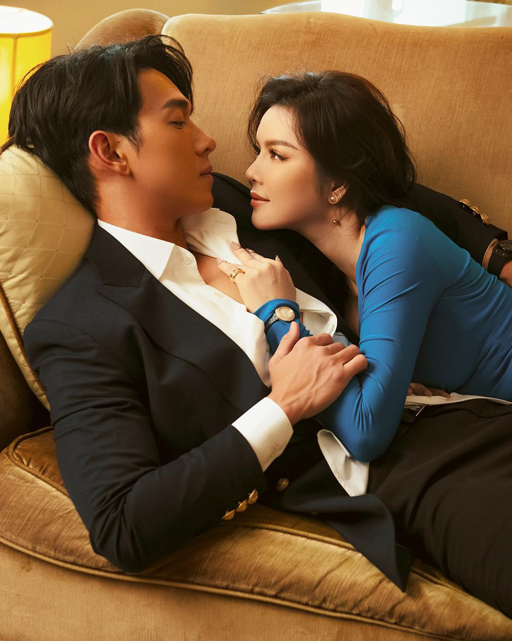 Song Luân sinh năm 1991, được biết tới qua vai trò ca sĩ và diễn viên. Với gương mặt điển trai, nam tính và thân hình săn chắc, quyến rũ, Song Luân được coi là 'nam thần' màn ảnh Việt.